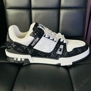 Louis Vuitton Men's Trainers (Black & White)